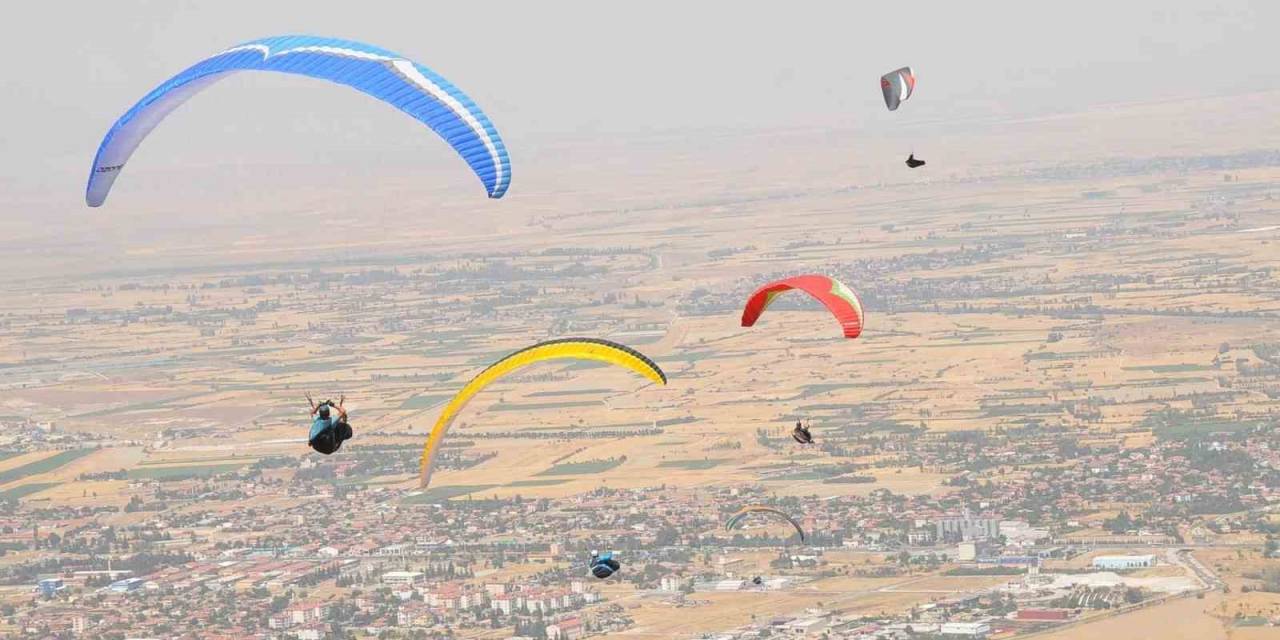 10. Akşehir Xc Open Türkiye Yamaç Paraşütü Yarışması Başladı