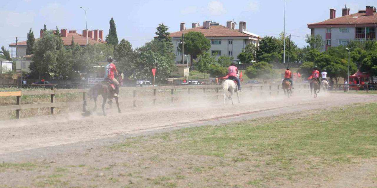 Rahvan At Yarışları Nefes Kesti