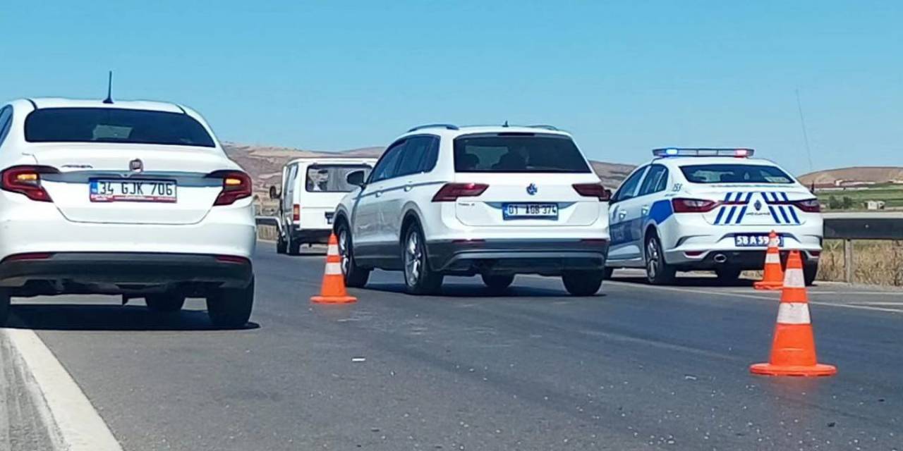 Sivas’ta Trafik Kazası: 1’i Çocuk 6 Yaralı
