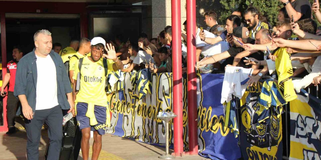 Fenerbahçe Kafilesine Samsun’da Coşkulu Karşılama