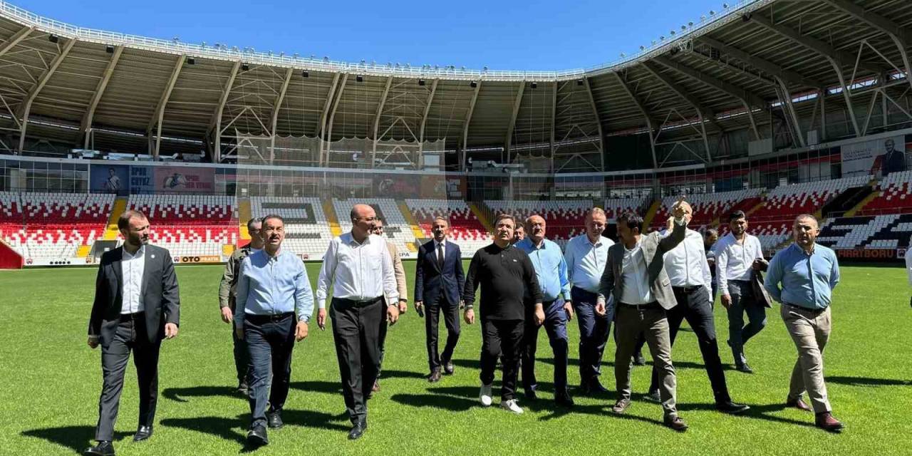 Başkan Önsay Ve Milletvekilleri Erzincan 13 Şubat Şehir Stadını İnceledi