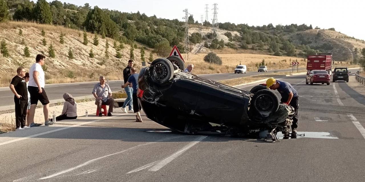 Emniyet Kemeri Hayat Kurtardı, Takla Atan Otomobilden Yara Almadan Kurtuldular