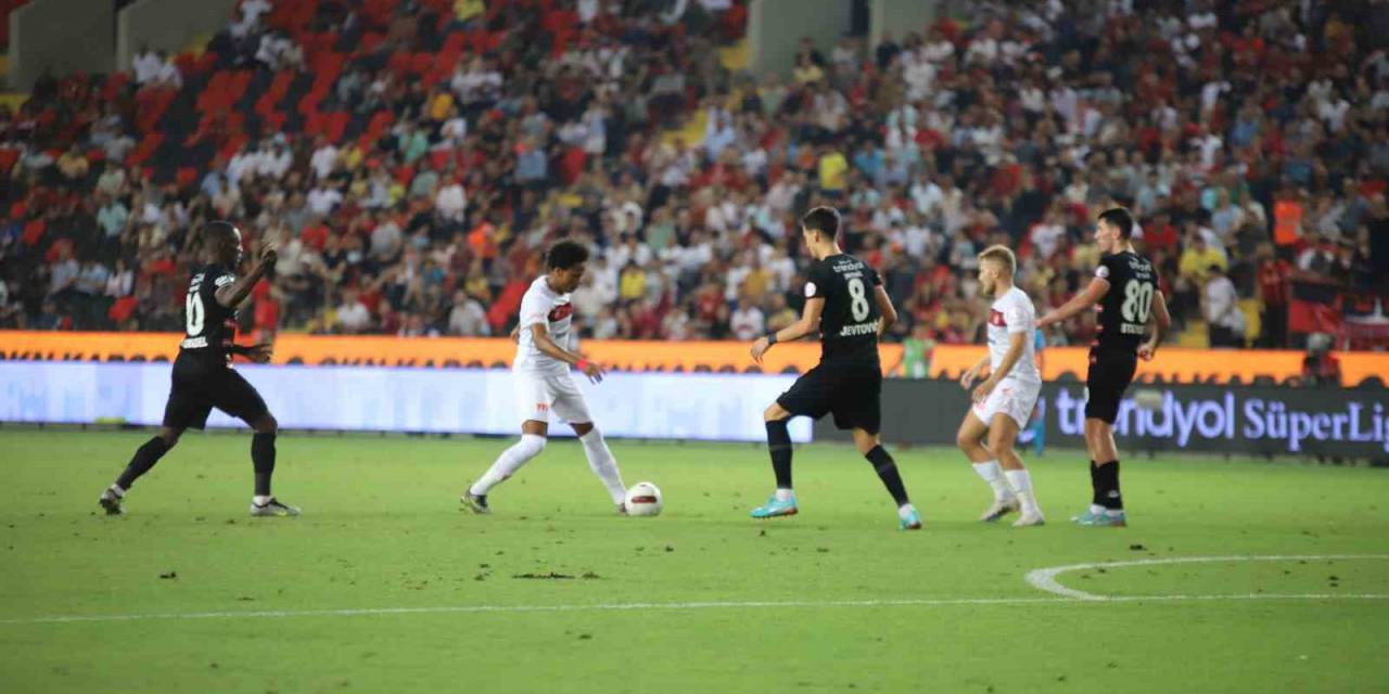 Trendyol Süper Lig: Gaziantep Fk: 0 - Sivasspor: 2 (İlk Yarı)