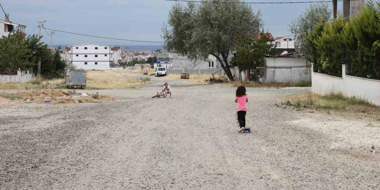 Elektrik Var, Su Var, Doğal Gaz Var Ama Yol Yok