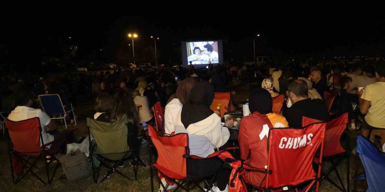 Mavi Boncuk İle Hüzün Ve Eğlenceyi Yaşadılar