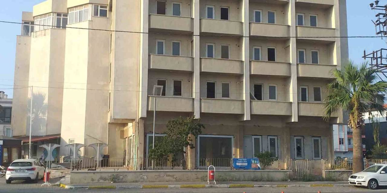 Kaçak Olduğu İddia Edilen Eski Ptt Binasının Ne Zaman Yıkılacağı Merak Konusu Oldu