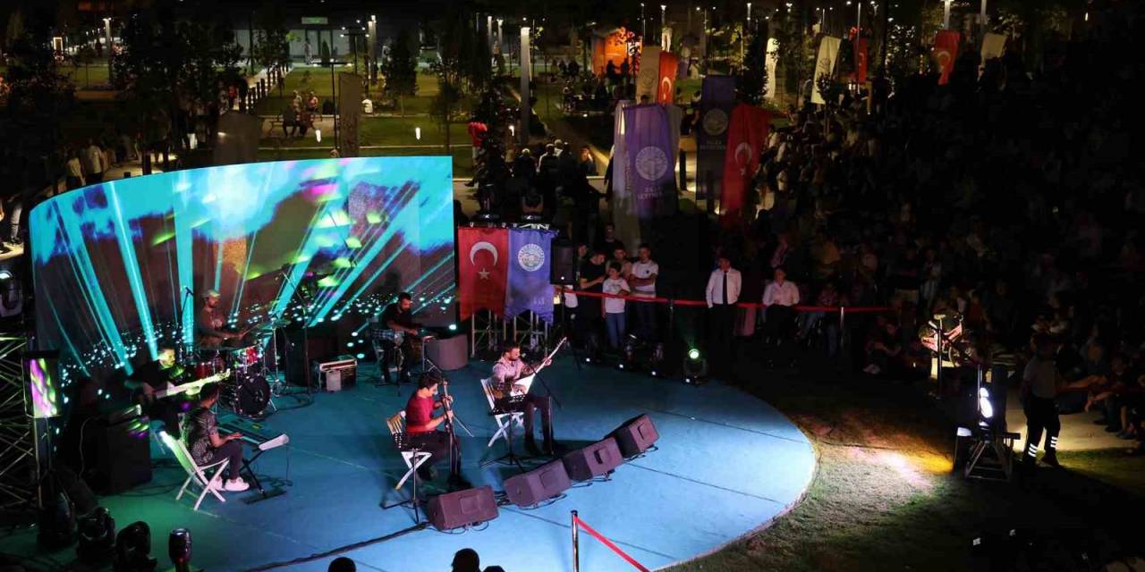 Talas’ın Muhteşem Meydanı’nda Muhteşem Konser