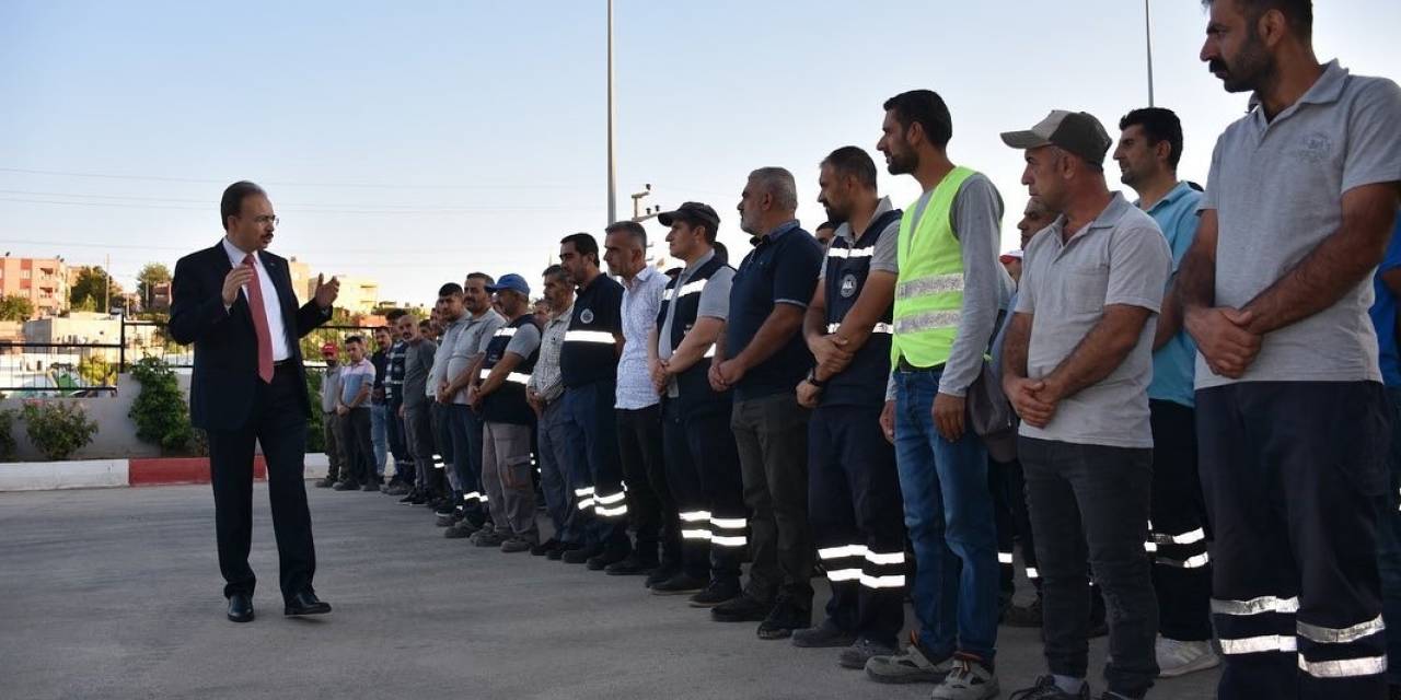 Vali Kızılkaya Belediyenin Temizlik Personeliyle Bir Araya Geldi