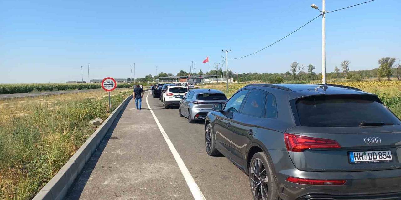 Yunanistan’daki Yangın Nedeniyle İpsala’dan Geçemeyenler Pazarkule’ye Yöneldi