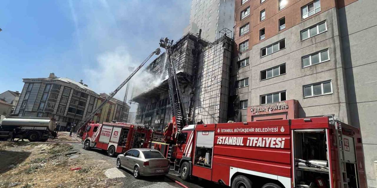 Esenyurt’ta Kültür Merkezi Yangını Sırasında 30 Katlı Binadan Vatandaşlar Böyle Kaçtı