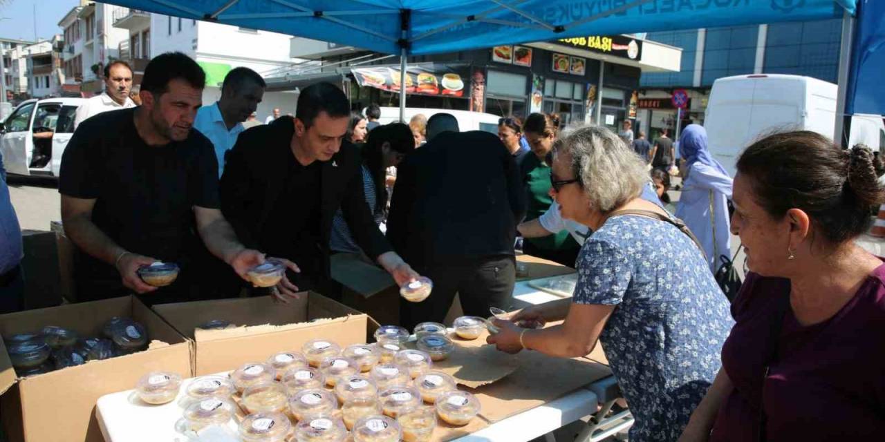 Vatandaşlara 41 Bin Kap Aşure Dağıtıldı