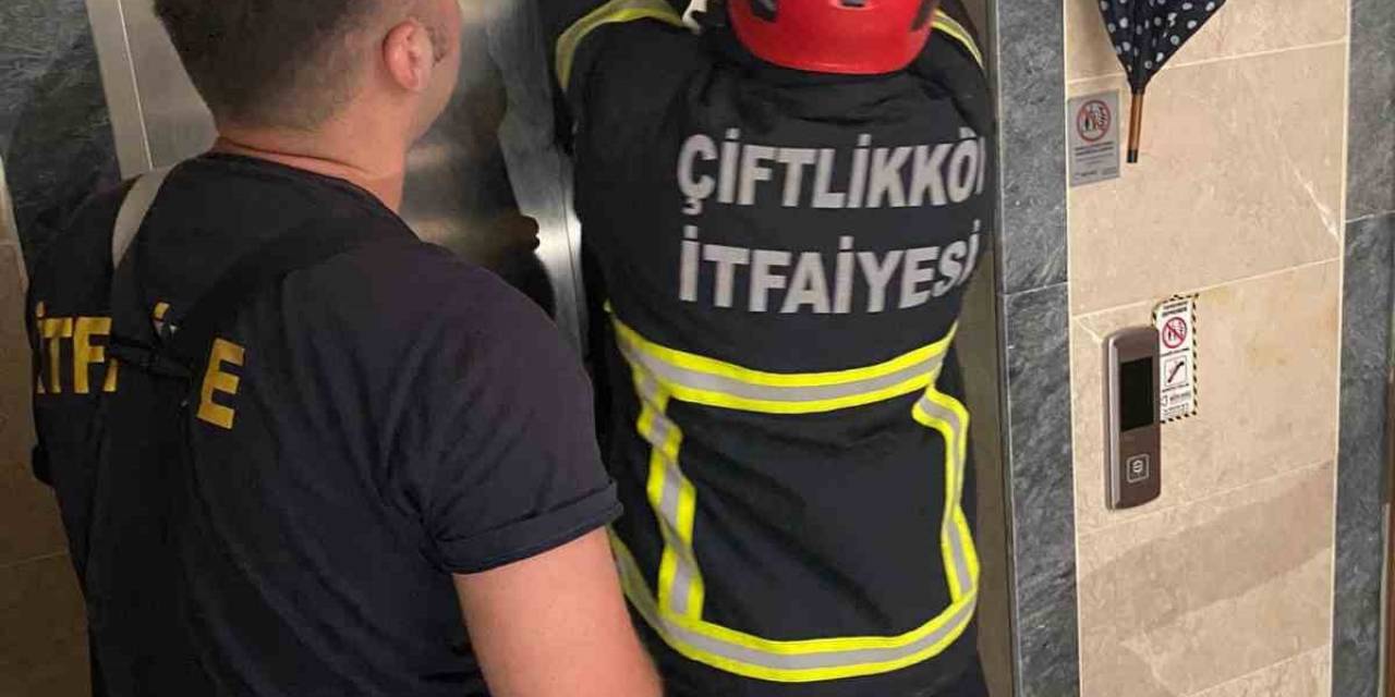 Yalova’da Asansörde Mahsur Kalan 5 Kişi Kurtarıldı