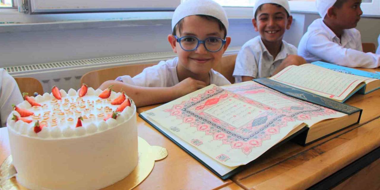 Mehmet Emin’e Sürpriz Doğum Günü Pastası