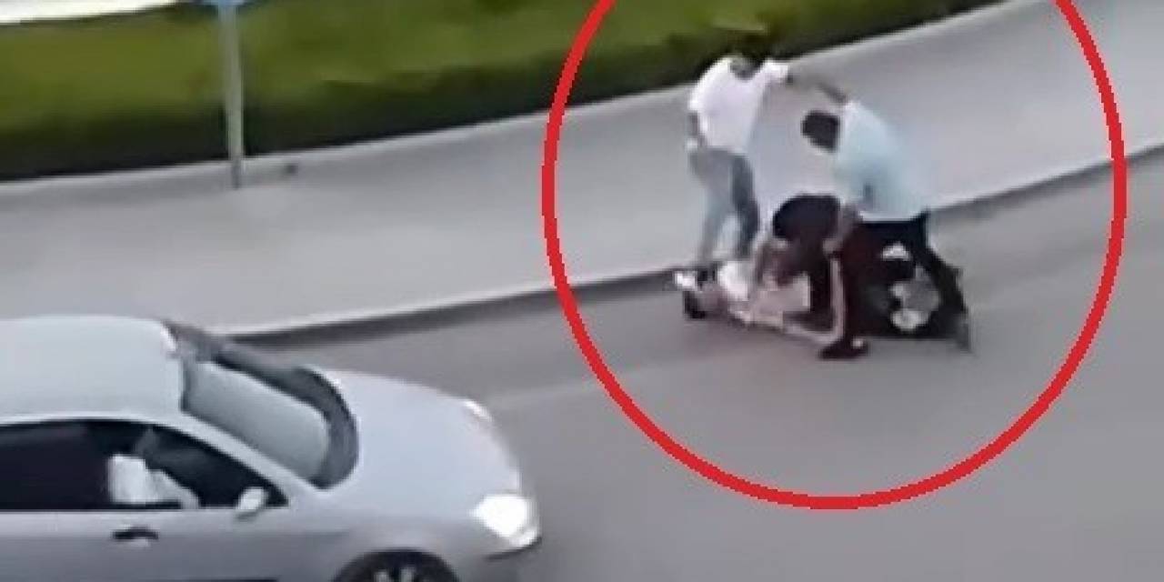 Çankırı’da 3 Kişinin Yaralandığı Bıçaklı Kavga Kamerada