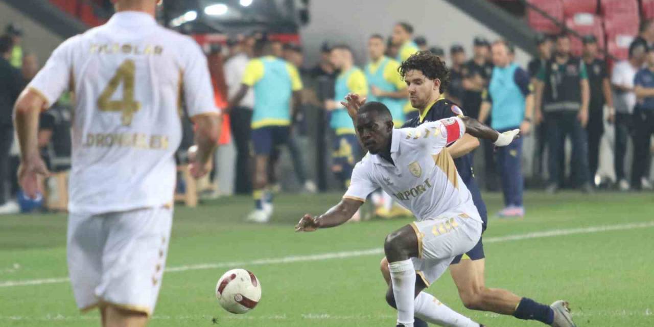 Trendyol Süper Lig: Y. Samsunspor: 0 - Fenerbahçe: 0 (İlk Yarı)