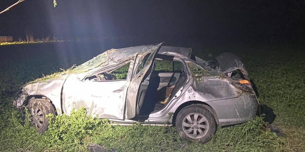 Sivas’ta Takla Atan Otomobil Tarlaya Uçtu: 1’i Ağır 3 Yaralı