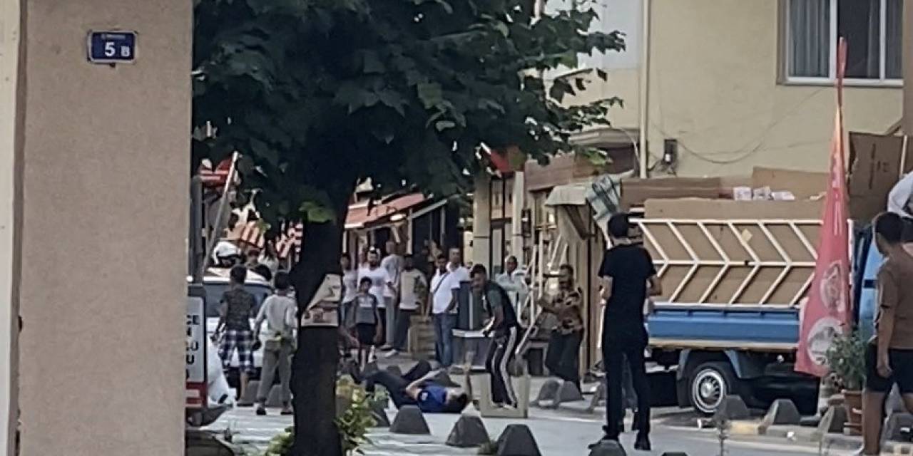 Zabıta İle Karton Toplayıcıları Arasında Tekmeli Yumruklu Kavga Kamerada