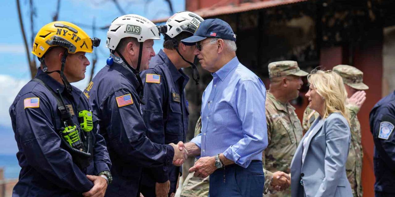 Abd Başkanı Joe Biden, Orman Yangını Felaketinin Yaşandığı Hawaii’yi Ziyaret Etti