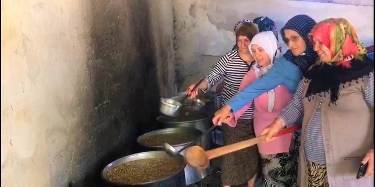 Buldanlılar 30 Yıllık Aşure Geleneği Yaşattı