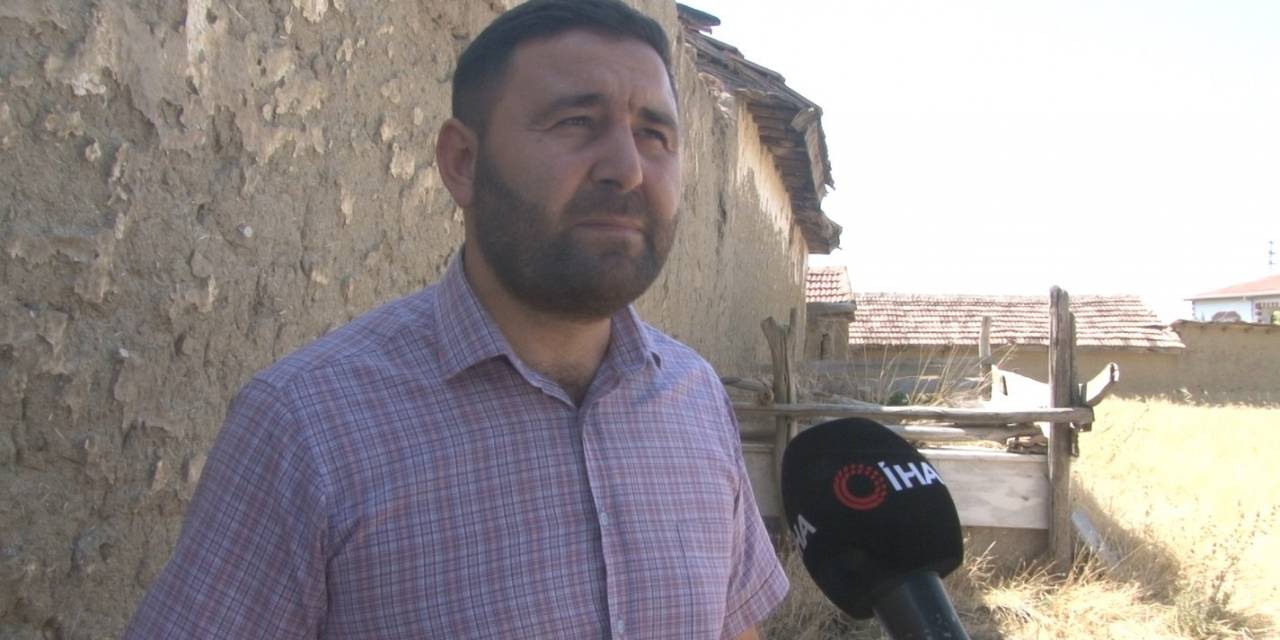 Köy Halkı, Evlerinin Bahçesindeki Asırlık Şehit Mezarlarına Gözü Gibi Bakıyor