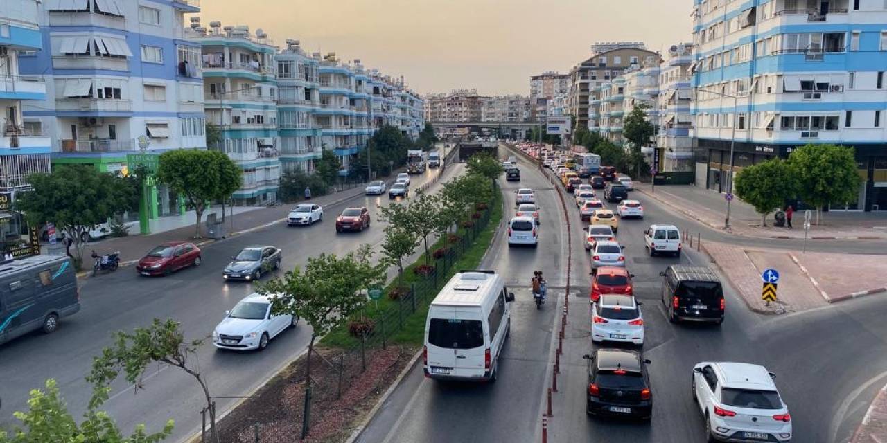 Antalya’da Motorlu Kara Taşıtları Sayısı 1 Milyon 399 Bin 627 Oldu