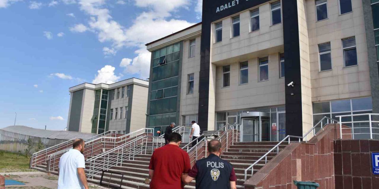 Kars’ta Göçmen Kaçakçıları Tutuklandı