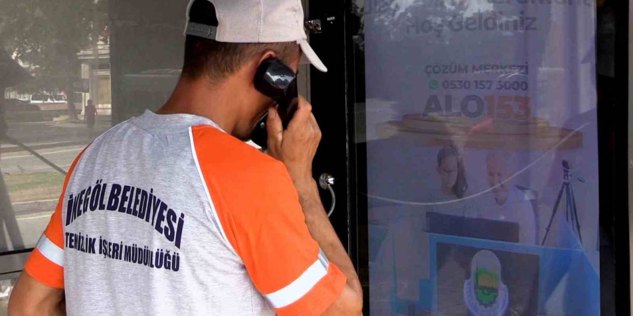 Temizlik Personeline Sürpriz Doğum Günü Kutlaması