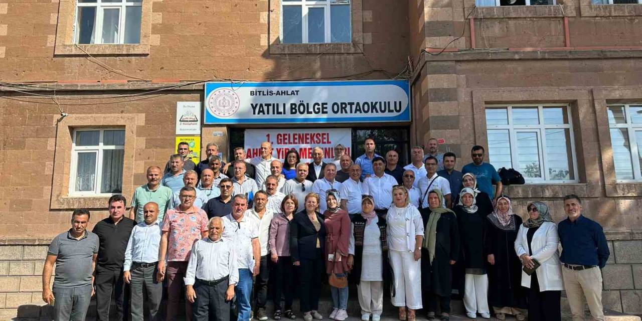 Eski Mezunlar 38 Yıl Sonra Buluştu