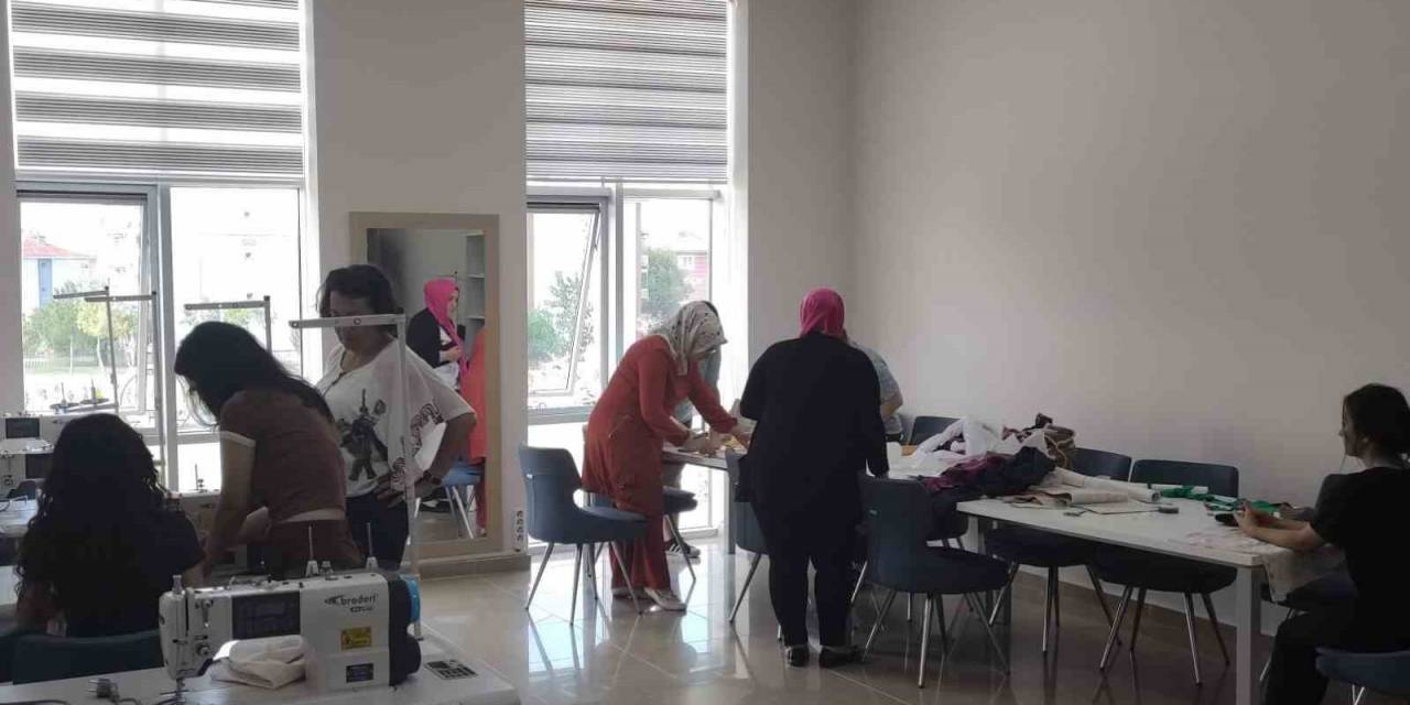 Sincan Belediyesi Ücretsiz Meslek Edindirme Kursları Açtı