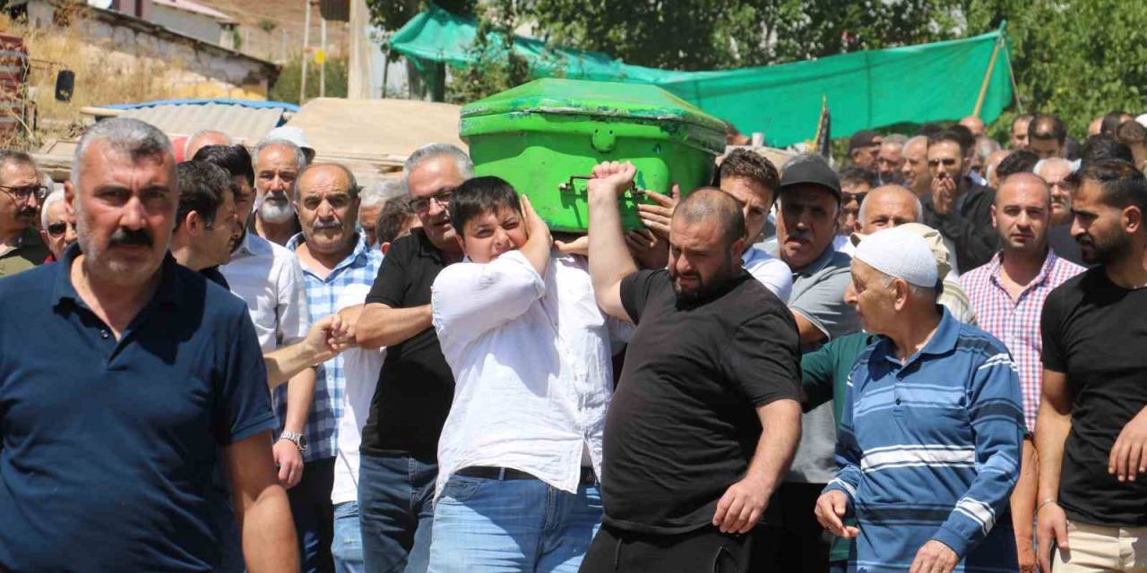 12 Kişinin Öldüğü Kazada Sürücü Son Yolculuğuna Uğurlandı