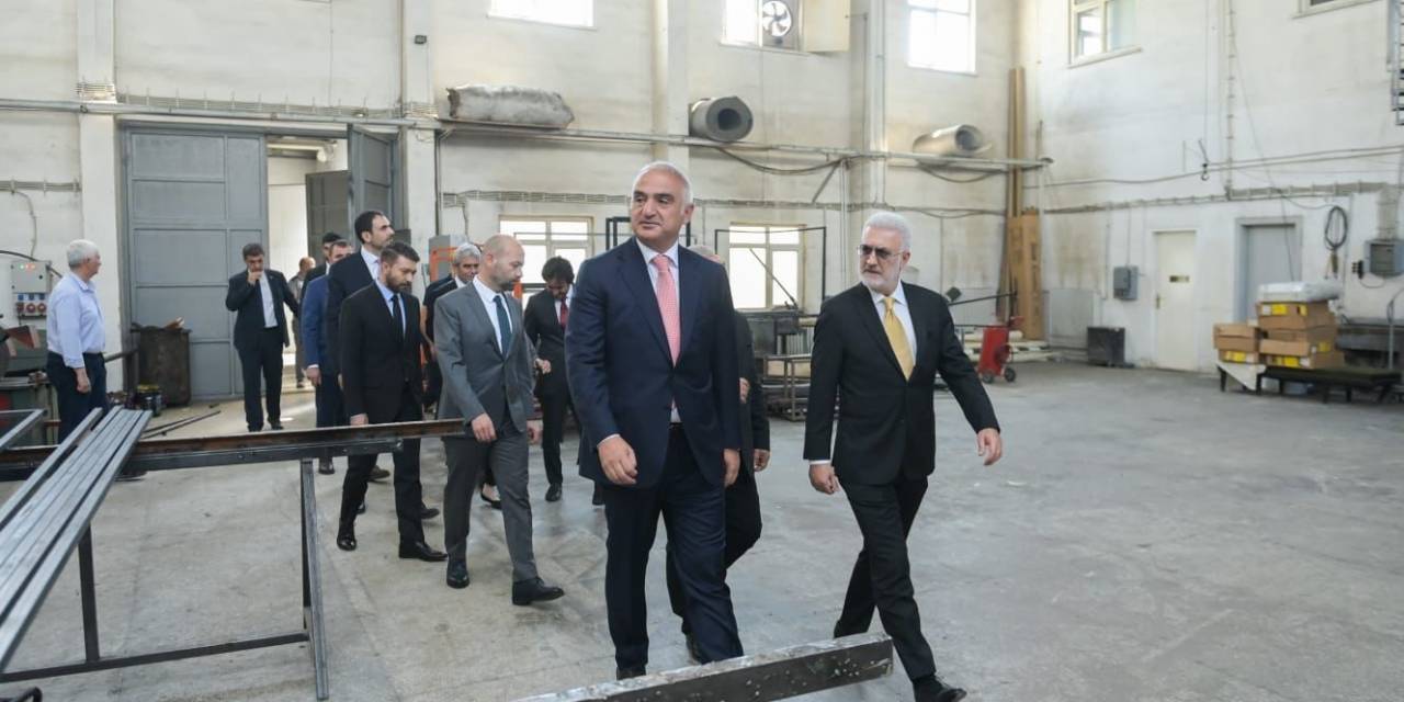 Bakan Ersoy, Yeni Sezonda Devlet Tiyatroları’nda Sahnelenecek Temsiller Hakkında Bilgi Aldı