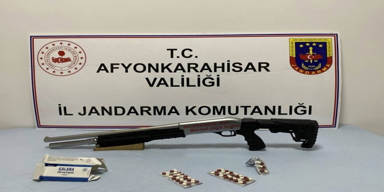 Ruhsatsız Tüfek İle Havaya Ateş Ediyordu, Yakalandı