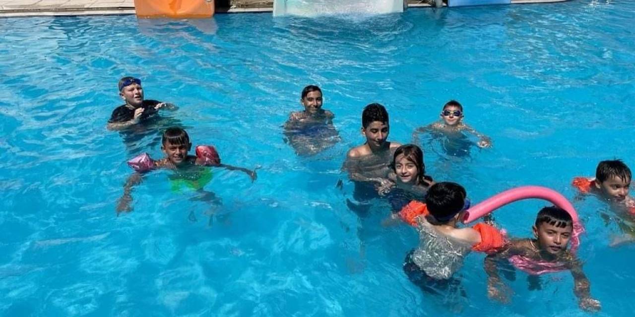 Mehmet Kepez Kur’an Kursu Öğrencileriyle Havuzda