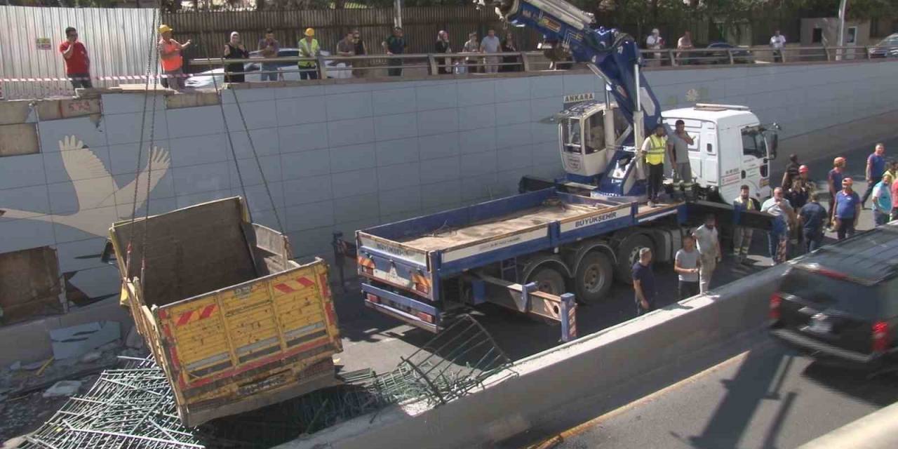 Freni Boşalan Kamyon, Ticari Aracın Üstüne Uçtu
