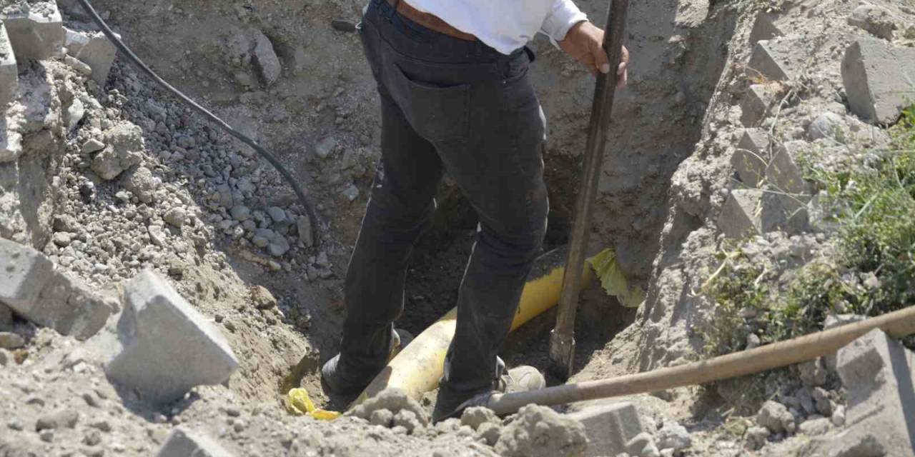 İnternet Altyapı Kazısı Doğal Gaz Borusunu Deldi, Kısa Süreli Panik Yaşandı