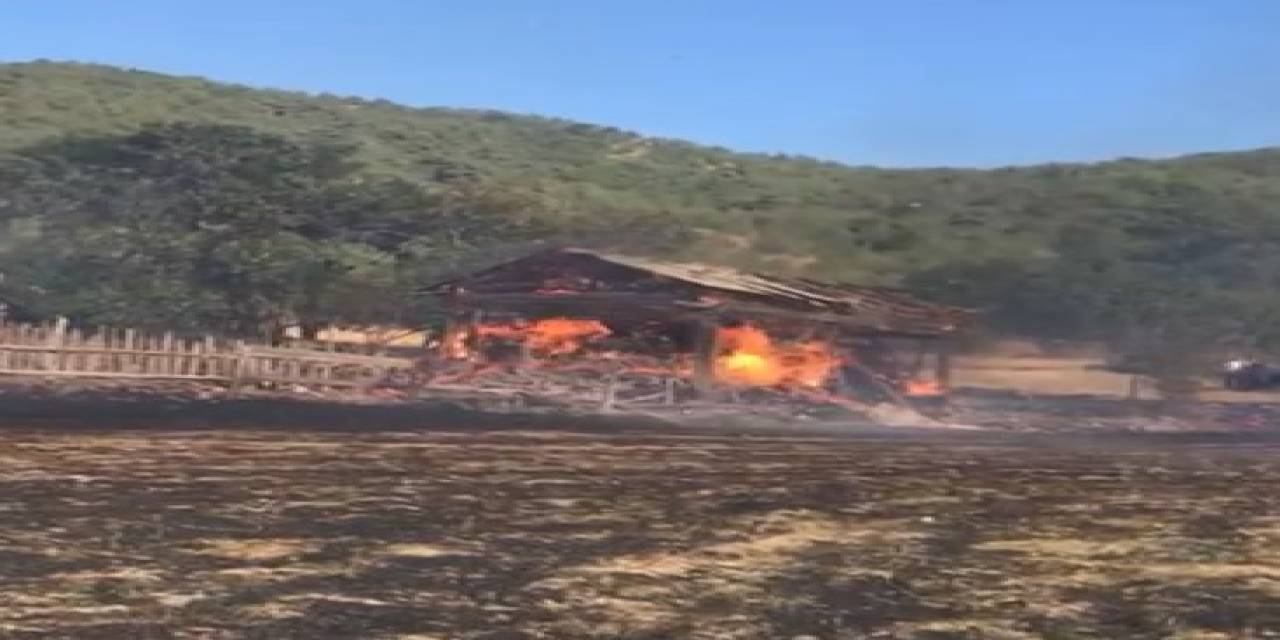 Kastamonu’da Bir Ev Ve Üç Samanlık Yangında Küle Döndü