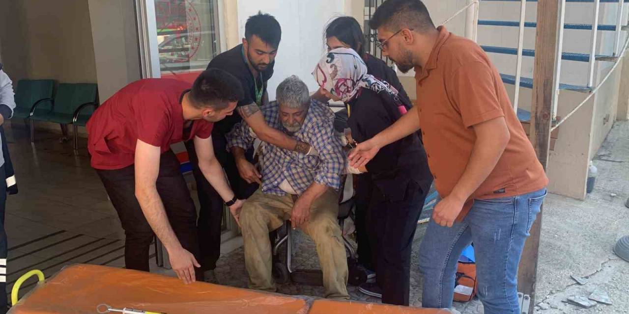 Tedavi Sonrası Hastane Bahçesinde Kalan Yaşlı Adam Bakım Merkezine Götürüldü