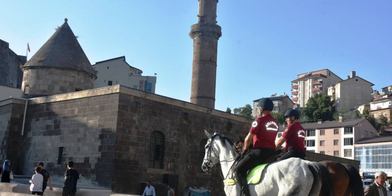 Ankara Ve Van Polis Atlı Birlikleri Bitlis’in Tarihi Sokaklarında Devriye Attı