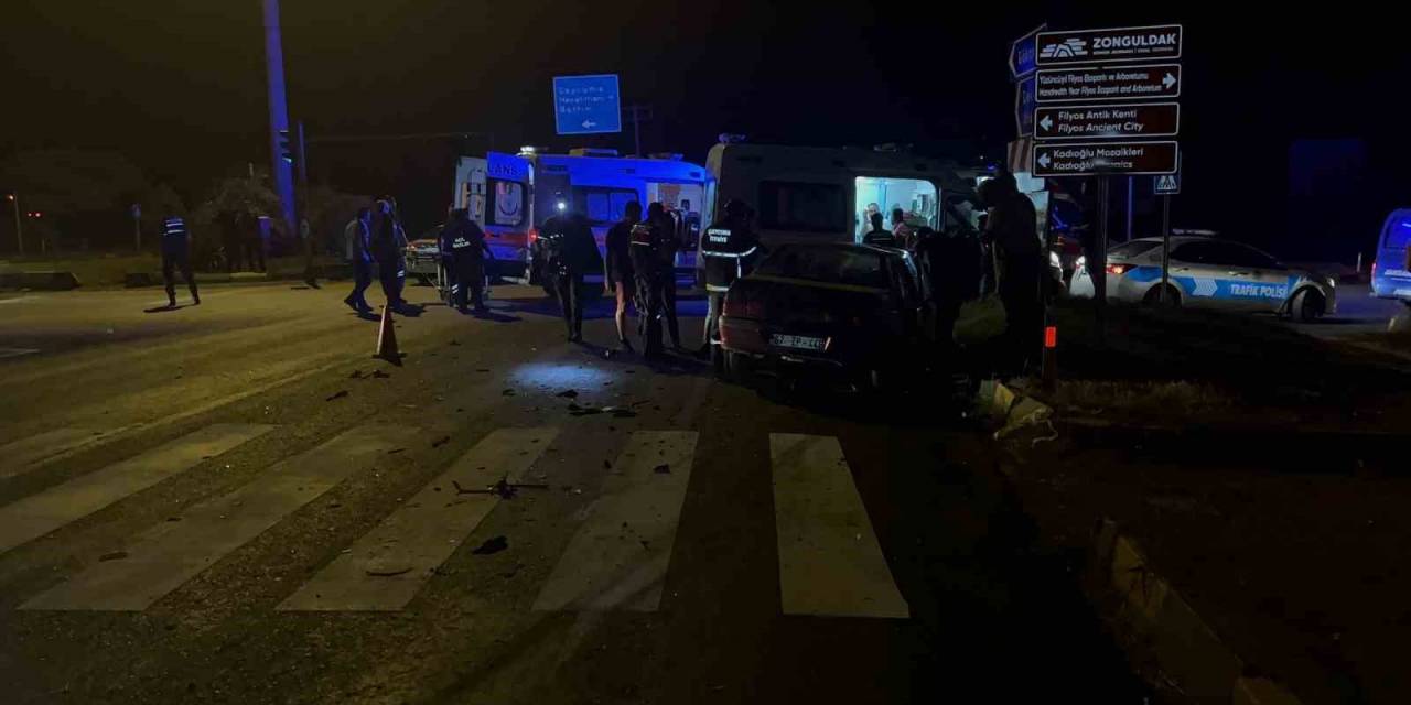 Trafik Işıklarında Bekleyen Araçlara Çarptı: 2 Hafif 1 Ağır Yaralı
