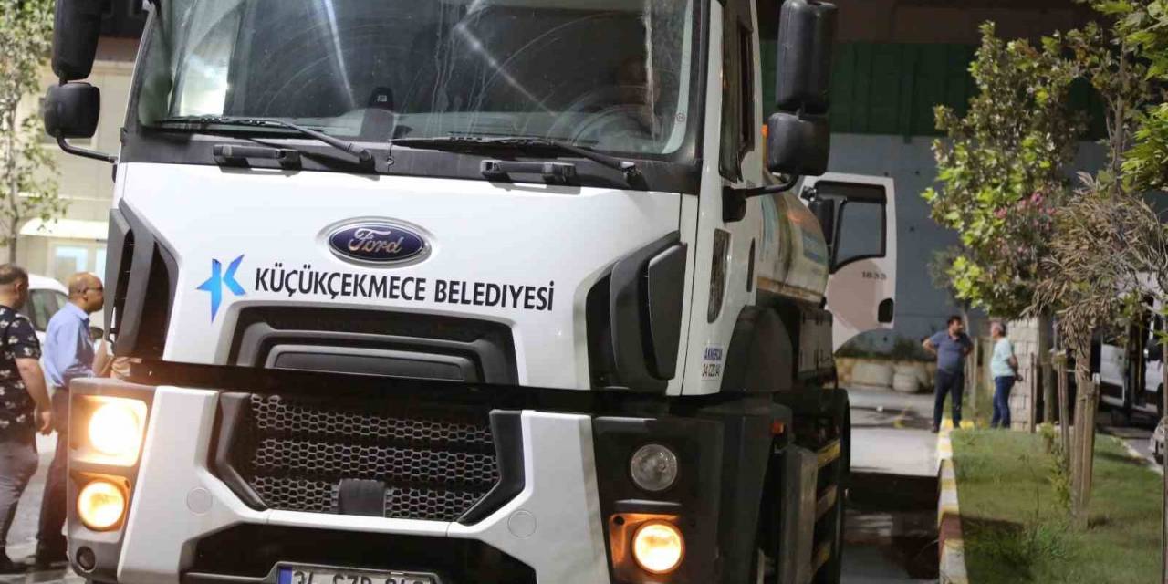 Küçükçekmece Belediyesi’nin Su Tankerleri Çanakkale’ye Gönderildi