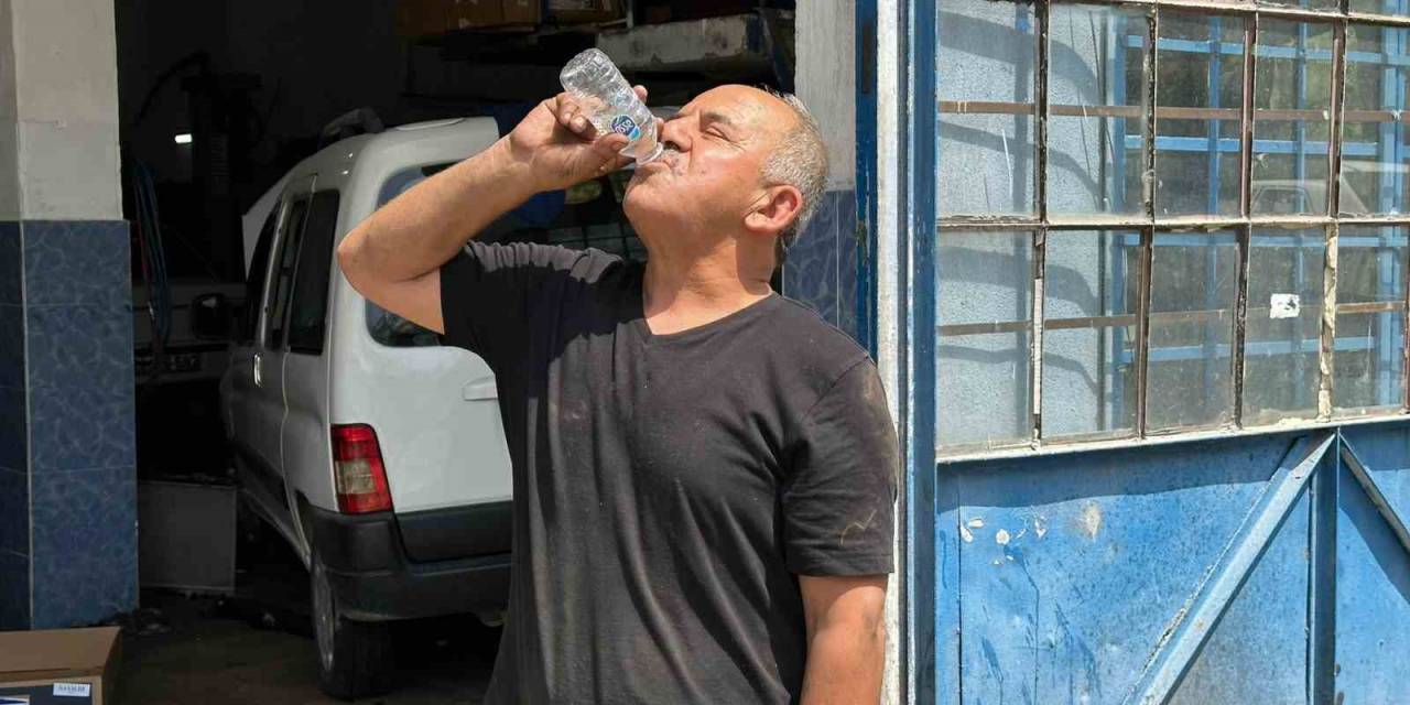 Sanayi Esnafının Sıcağa Rağmen Zorlu Mesaisi