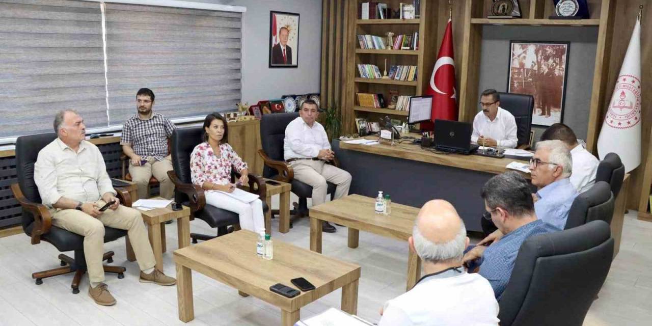 Aslan’dan “Ders Kitapları Masada Olsun” Talimatı