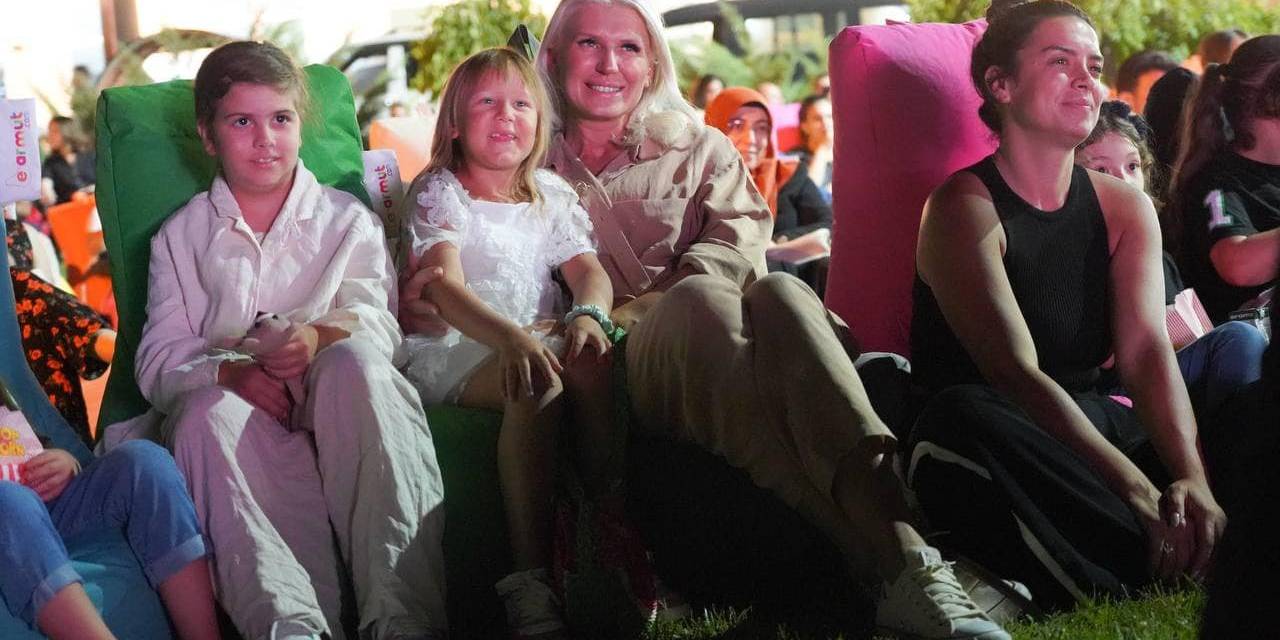 Sinema Günlerinde "mavi Boncuk’’ Adlı Oyun İzleyicilerle Buluştu