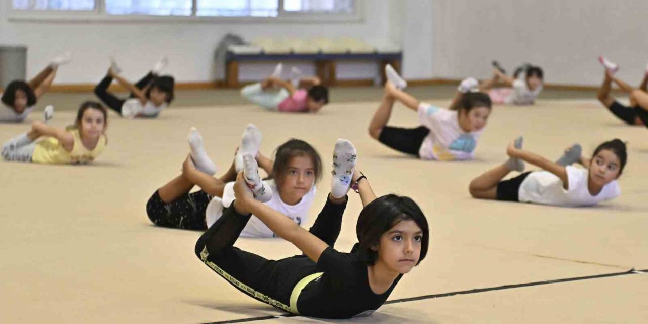 Muratpaşa’da Yaz Dönemi Spor Okulları Cimnastik Programına Yoğun İlgi