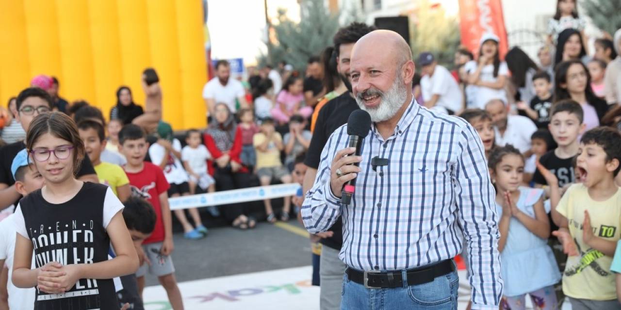 Kocasinan’ın Sokak Oyunları Şenliğinde Başkan Amca’ya Sevgi Seli