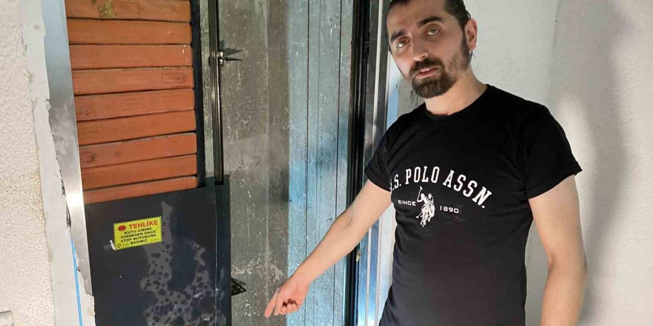 Bağcılar’da Binaların Altından Temele Sızan Su Mahalleliyi Tedirgin Ediyor