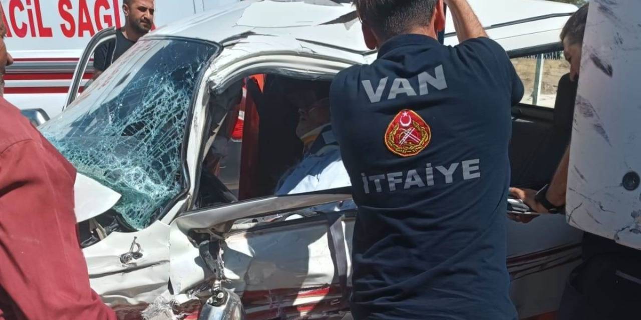 Van’da Trafik Kazası: 2 Yaralı