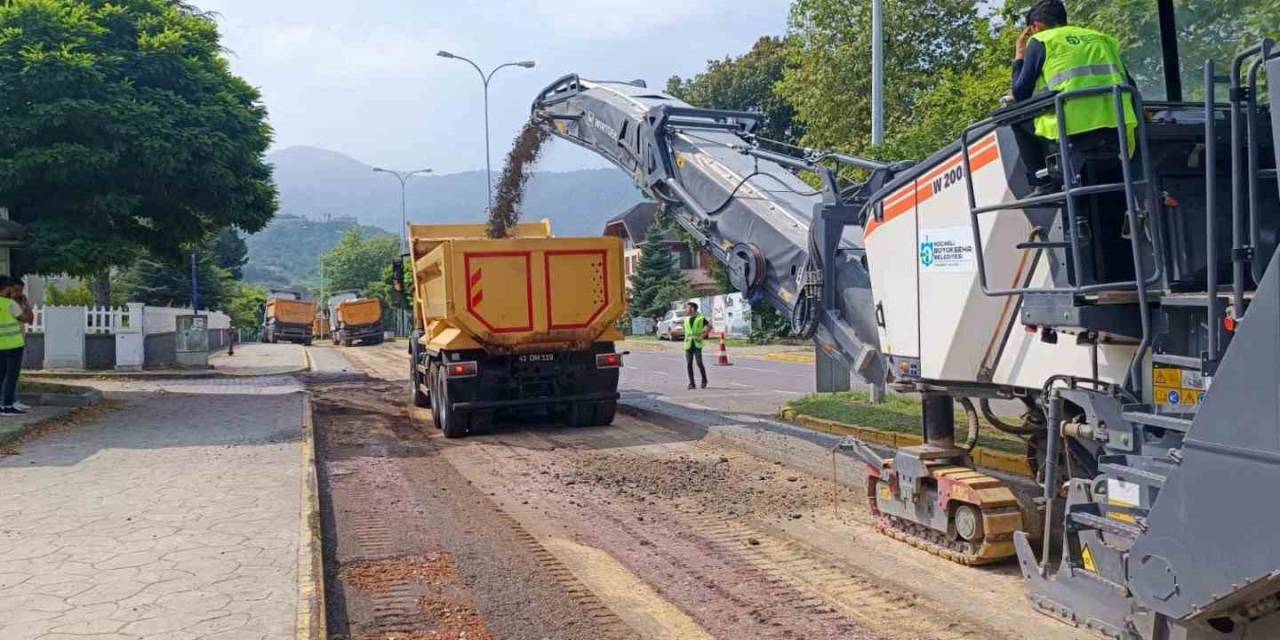 Şehrin Bozuk Yolları Asfaltlanıyor