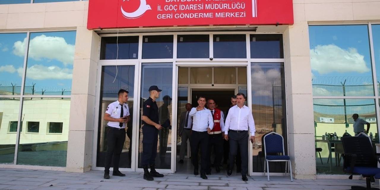 Vali Eldivan, Göçmen Geri Gönderme Merkezi’nde İncelemelerde Bulundu