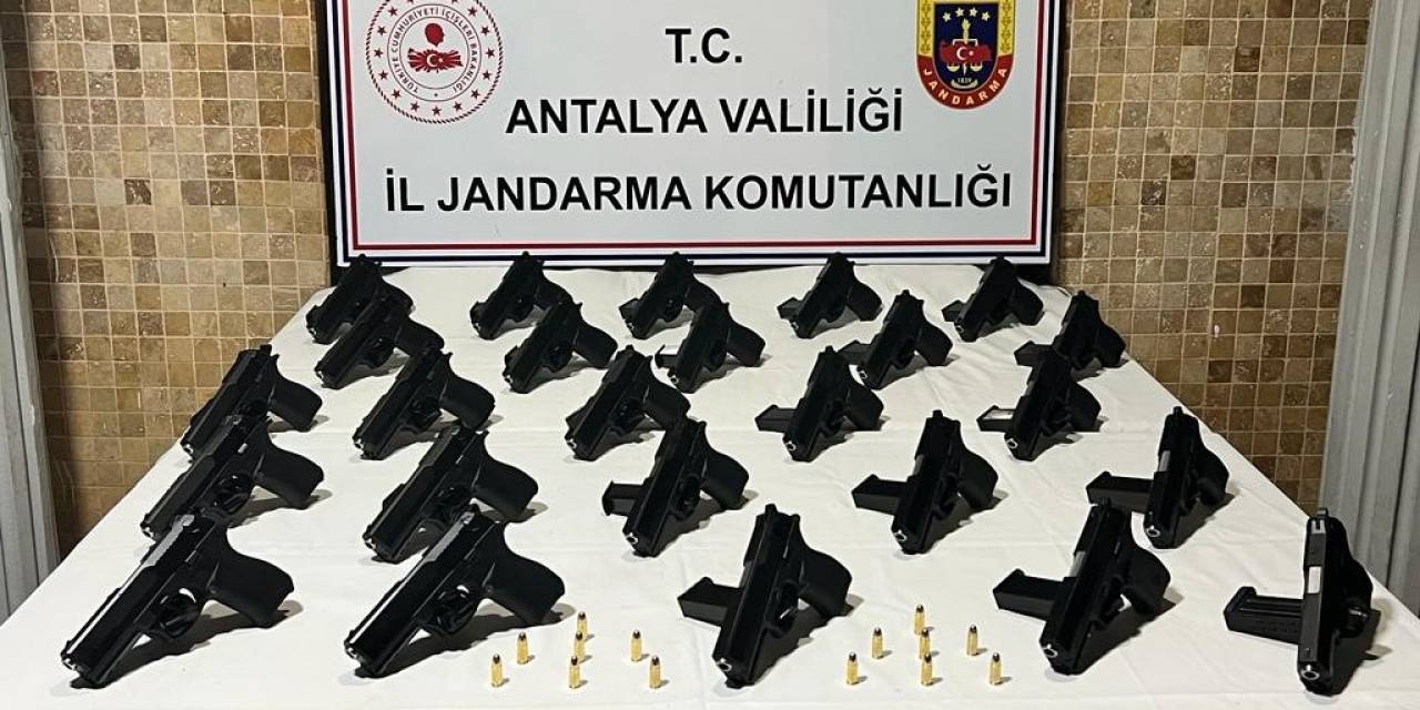 Antalya’da 25 Adet Ruhsatsız Tabanca Ele Geçirildi